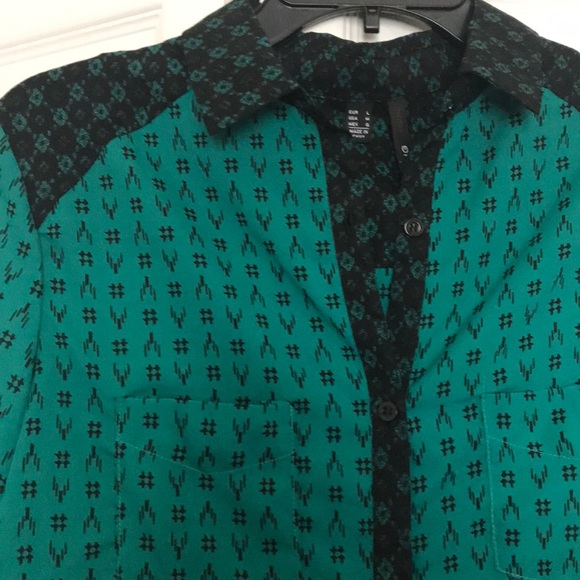 Mango black and green button up top. Sz M. - Picture 2 of 4